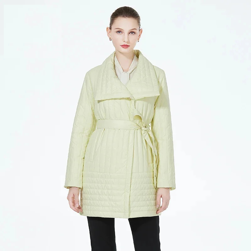 0-6515dc.jpeg Parka matelassée femme avec col à revers et ceinture, jaune, sur fond blanc