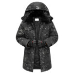 Parka militaire homme style camouflage avec capuche noire, sur fond blanc