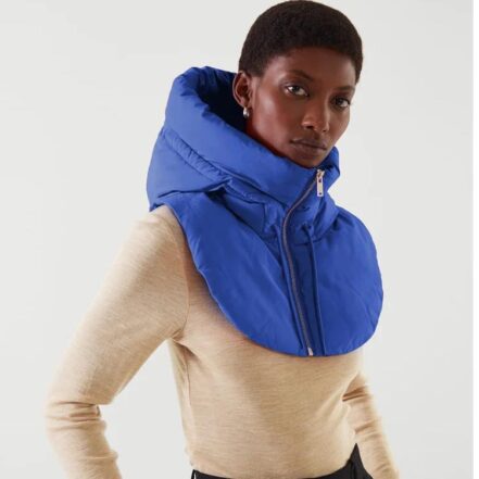 femme portant un Col capuche avec fermeture éclair bleu