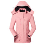 Parka chauffante femme rose avec quatre zones de chauffage sur fond blanc
