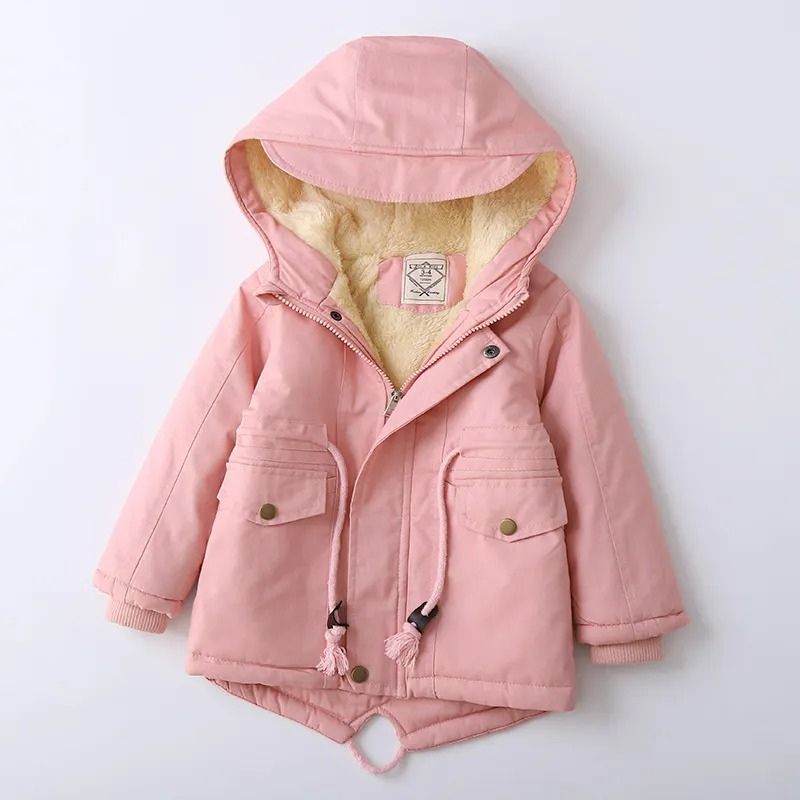 Parka enfant bleue molletonnée à capuche Parka enfant rose clair avec une capuche et des cordons pour ajuster la coupe. Doublure beige épaisse toute douce.