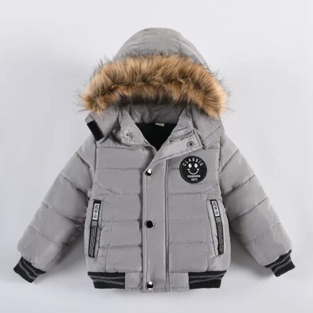 Parka enfant grise à capuche avec fausse fourrure.