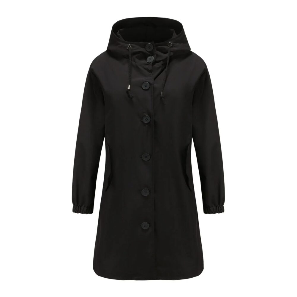 Parka cirée femme noir façon trench, à capuche qui se ferme avec des boutons noirs.
