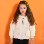 fille portant une Parka fille blanche épaisse avec oreilles d'ourson en molleton