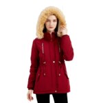 femme portant une Parka fourrure femme rouge avec capuche épaisse