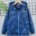 Parka garçon bleu avec écriture et capuche