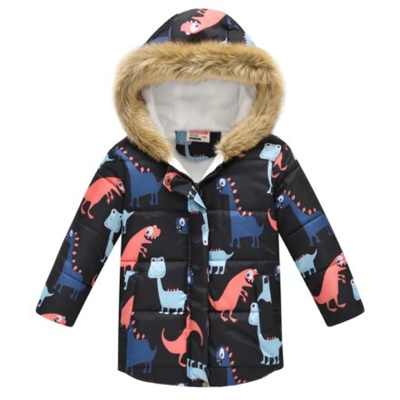 Parka garçon matelassée à motifs dinosaures colorés avec capuche en fausse fourrure, parka de couleur noire. Sur un fond blanc.