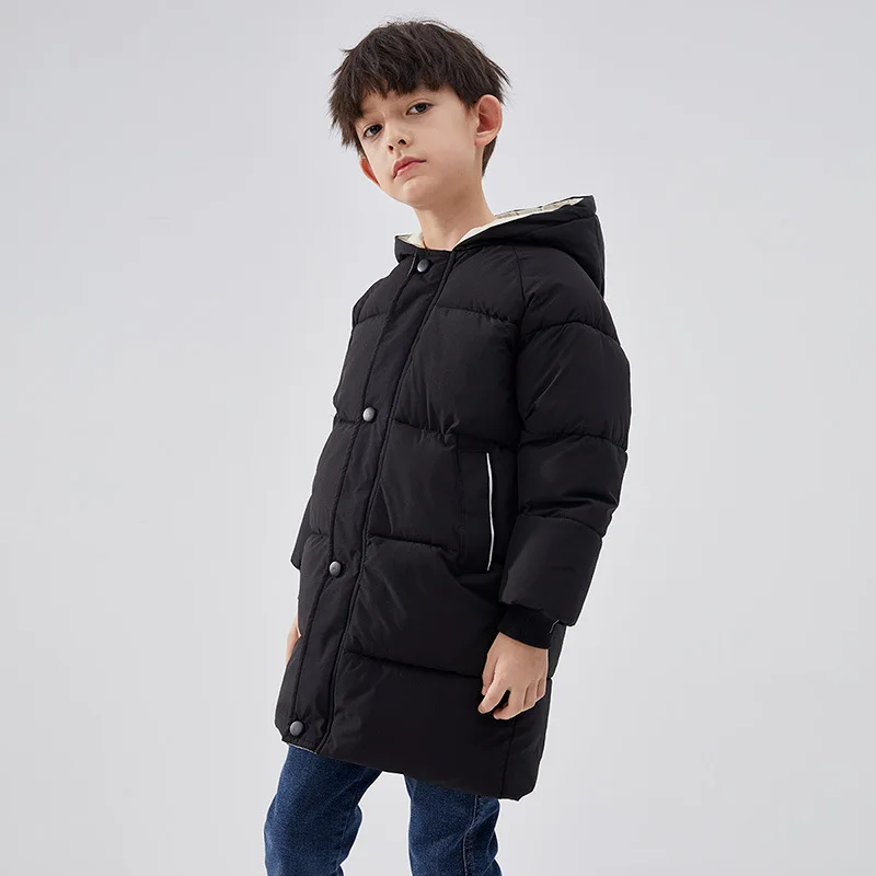Parka garçon noir avec capuche et détails blanc Parka garçon noir avec capuche et détails blanc