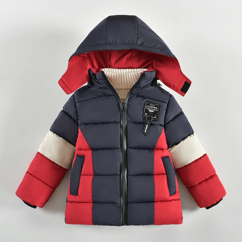 Parka garçon rouge et bleu à rayures avec capuche Parka garçon rouge et bleu à rayures avec capuche