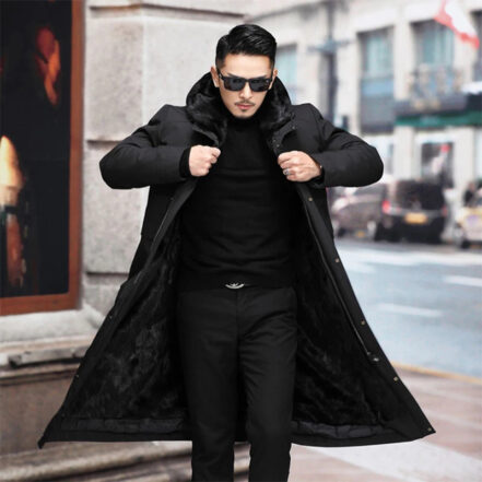 Parka foot homme longue et fourrée sur un homme dans la rue