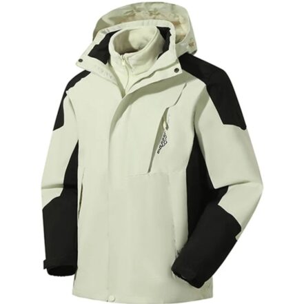 Parka ski coupe-vent avec capuche détachable sur fond blanc