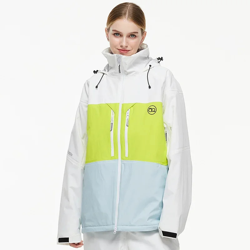 IMG_10_2024_parka_ski_femme_moderne_coupe_vent1 Parka ski pour femme moderne et coupe-vent sur une femme sur fond gris